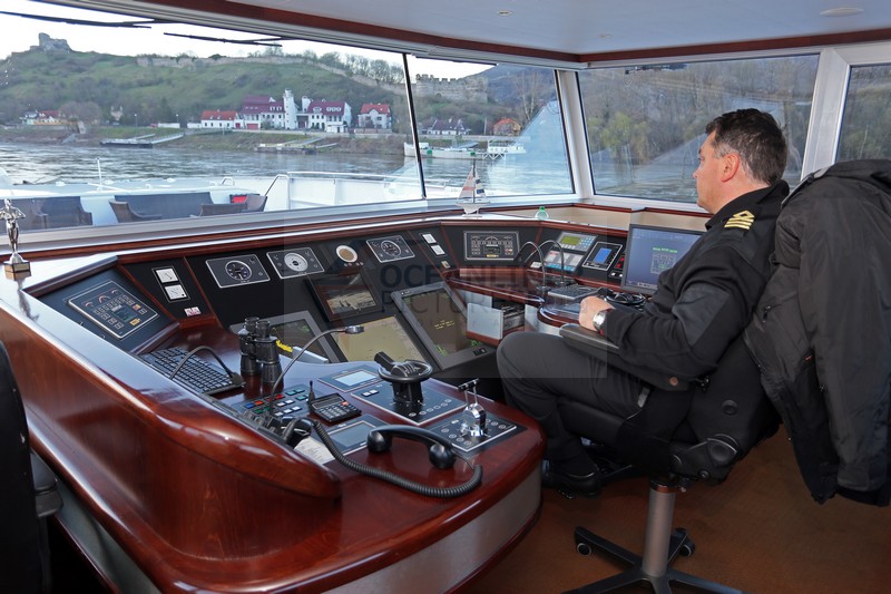 Kapitän Vladimir Vladimirov MS Ariana 02.04.2015 Donau (während der Passage von Burg Theben) Foto: Oceanliner Pictures