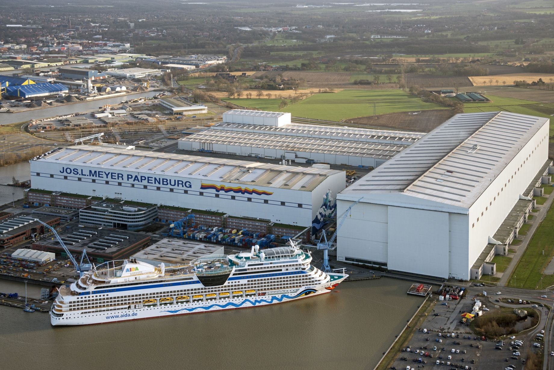 Верфь. Папенбург Германия верфь. Майер верфь. Верфь Meyer Werft. Верфь «Meyer Werft Dockhalle 2».