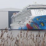 Norwegian Breakaway beim Ausdocken Meyer Werft