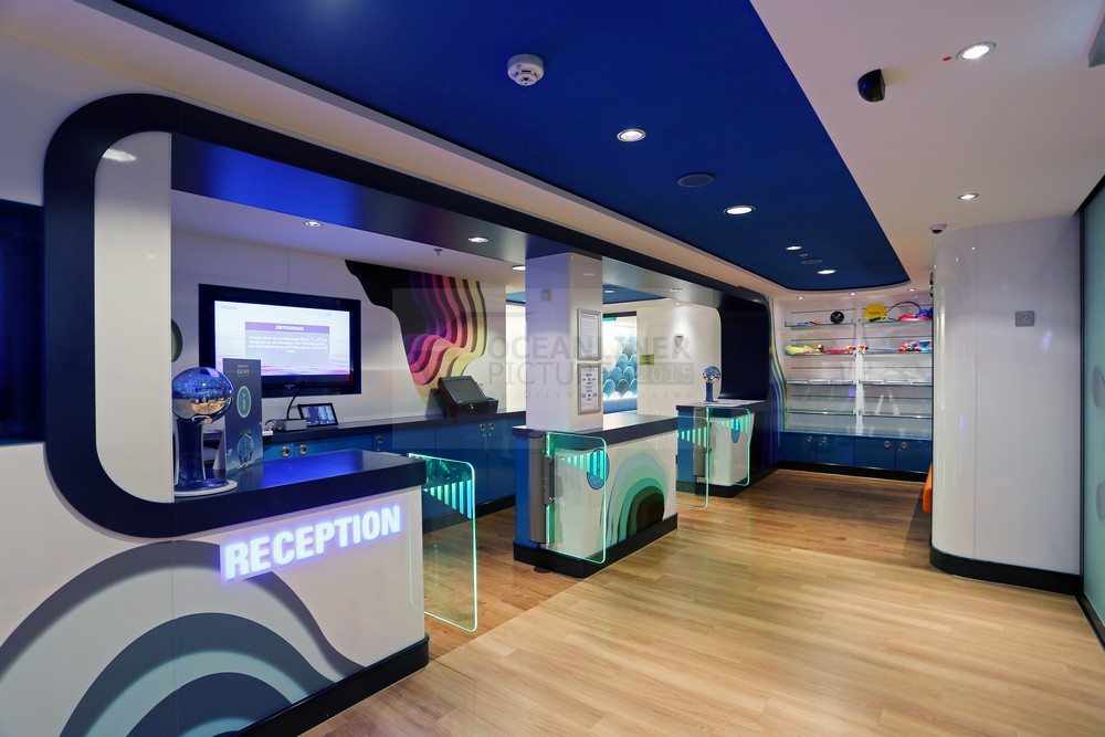 Norwegian Escape Splash Academy Eingang Foto: Oceanliner Pictures