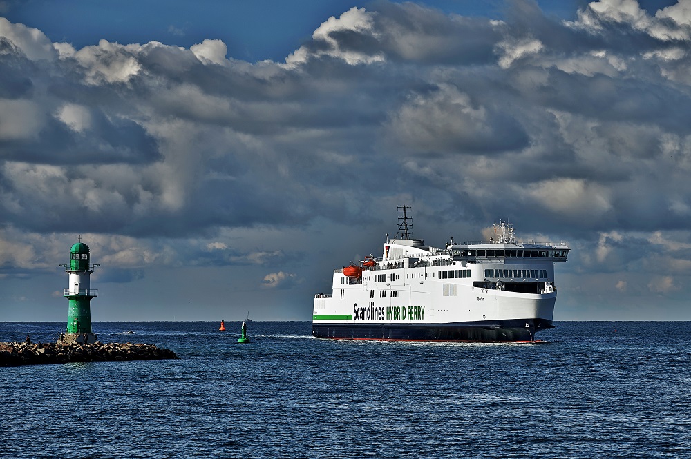 Scandlines-Fähre Berlin einlaufend Warnemünde